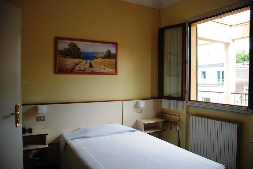 Hotel Boston Milánó Kültér fotó